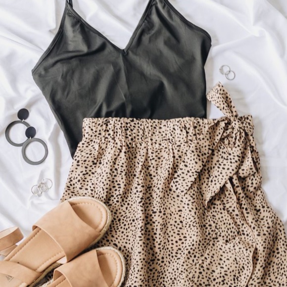 Outfit Mystery Box !! 💛 - Picture 4 of 4